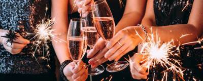 Врачи рассказали, чем больным COVID-19 на Новый год заменить шампанское - runews24.ru