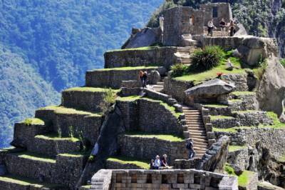 Город–крепость инков Мачу-Пикчу в Перу вновь открыли для посетителей - vm.ru - Перу