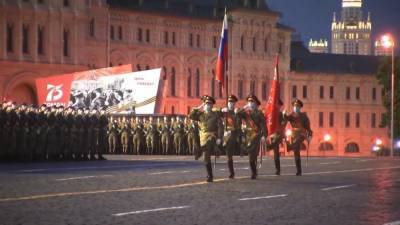 На Красной площади прошла первая ночная репетиция парада Победы. - riafan.ru - Москва