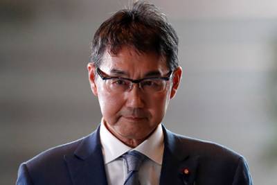 Бывшего японского министра заподозрили в подкупе избирателей ради жены - lenta.ru - Япония