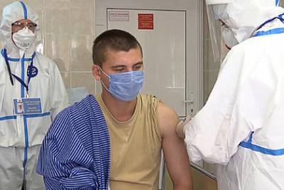 Доброволец рассказал о первой прививке российской вакциной от COVID-19 - lenta.ru - Россия