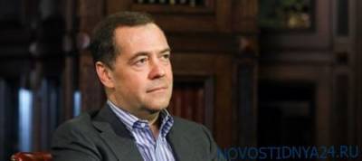 Дмитрий Медведев - Медведев рассказал о тройном ударе коронавируса по экономике России - novostidnya24.ru - Россия