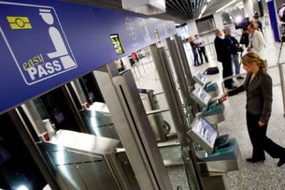 Раскрыто мнение россиян об открытии международных границ - lenta.ru