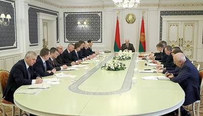 Александр Лукашенко - Лукашенко пригрозил чиновникам из правительства и Нацбанка отставками - naviny.by