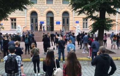 В Черновцах устроили акцию против карантина - rbc.ua - Черновцы