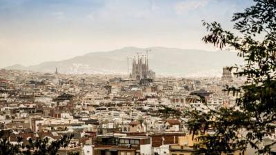 Испания будет проводить тройной контроль въезжающих туристов - piter.tv - Испания - Португалия - Мадрид
