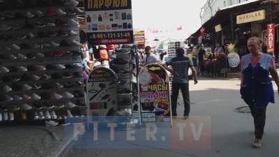 Видео: торговля в Апраксином дворе вернулась к "докоронавирусным" временам - piter.tv - Торговля