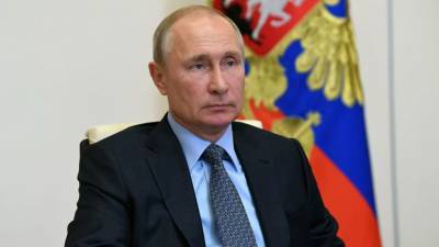 Владимир Путин - Путин поручил сохранить все допвыплаты медикам ещё на два месяца - russian.rt.com - Россия