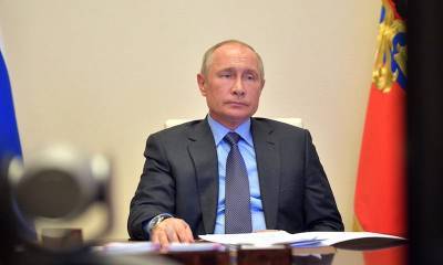 Владимир Путин - Путин распорядился сохранить до осени доплаты медикам, борющимся с COVID - bloknot.ru