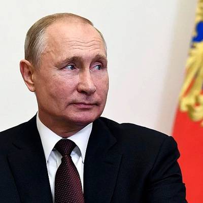 Путин поручил продлить выплату надбавок медикам до конца лета - radiomayak.ru