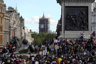 Борис Джонсон - Лидер протестов в Лондоне потребовала встречи с Джонсоном - lenta.ru - Англия - Лондон