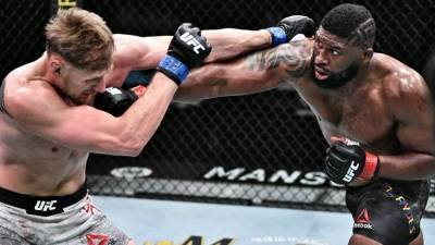 Александр Волков - Разница в мощи: Волков проиграл Блейдсу на турнире UFC в Лас-Вегасе - russian.rt.com