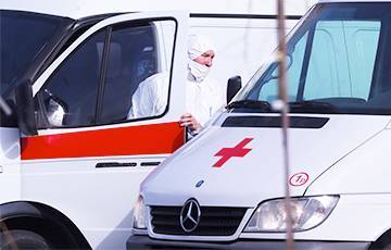 «Заболевшие COVID-19 медики продолжают работать, просто ставят себе в перерывах капельницы» - charter97.org - Москва