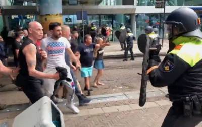 В Гааге полиция водометами разгоняла протестующих против карантина - rbc.ua - Гаага - Голландия