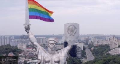 Воинственный монумент "Родина-мать" в Киеве увешали флагом ЛГБТ - nation-news.ru - Украина - Киев