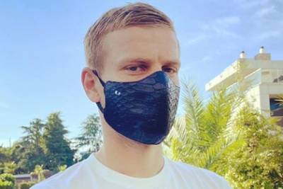 Александр Кокорин - Кокорин выложил снимок в маске из крокодиловой кожи за десятки тысяч рублей - lenta.ru - Сочи