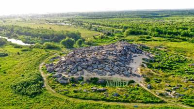Фотограф запечатлел с высоты национальный заповедник “Каменная могила”, – фото - inform.zp.ua