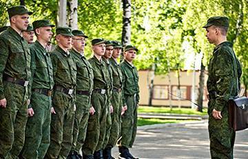 Солдаты-срочники: Нас не пускают в увольнения с апреля, это карантин? - charter97.org - Белоруссия