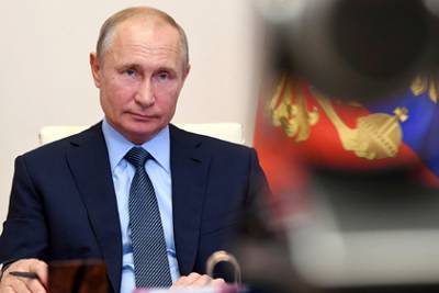 Владимир Путин - Путин заявил о попытке заставить пандемию отступить - lenta.ru - Россия