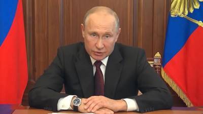 Владимир Путин - Путин предложил продлить выплаты социальным работникам - piter.tv - Россия