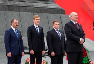 Александр Лукашенко - Лукашенко со своими детьми направился на парад в Москву - naviny.by - Россия - Москва - Минск