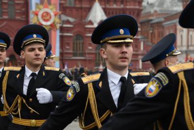 Парад в честь 75-й годовщины Победы начался на Красной площади - vm.ru - Москва