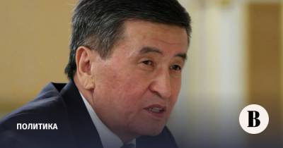 Сооронбай Жээнбеков - Президент Киргизии не пришел на парад в Москве из-за COVID-19 в делегации - vedomosti.ru - Киргизия - Москва