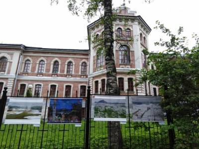 В Нацгалерее Коми открылась «заборная» выставка - bnkomi.ru - республика Коми - Сыктывкар