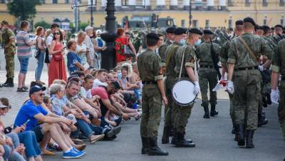 В Смольном заверили, что гостей и участников парада защитили от коронавируса - dp.ru