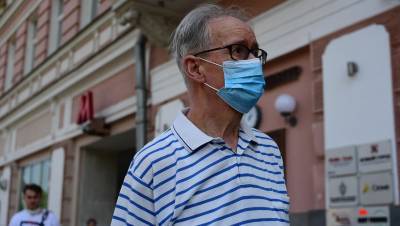 Игорь Молчанов - Врач рассказал, почему опасно носить маску на подбородке - gazeta.ru