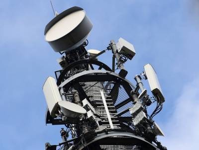 Точка 5G: Почему вышки сотовой связи возбудили конспирологов? - sobesednik.ru - Россия - Англия