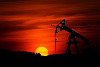 Нефть подешевела из-за роста случаев COVID-19 в ряде стран - vm.ru - Москва - Сша - Китай - Лондон - Нью-Йорк