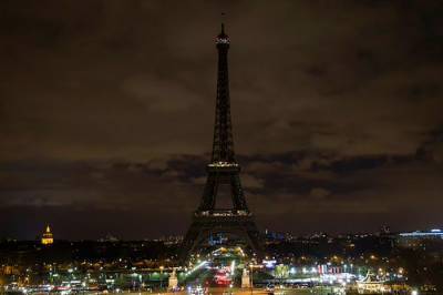 Эйфелева башня возобновила работу в Париже - gazeta.ru - Париж