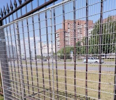 В Петербурге парк 300-летия обнесли вторым забором из-за нарушителей - inforeactor.ru - Санкт-Петербург