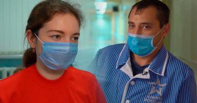 "Без страха и боли": добровольцы описали ощущения от вакцины от COVID - ren.tv - Россия