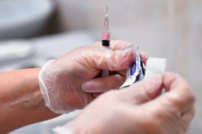 Половина россиян выступили против прививки от коронавируса - lenta.ru