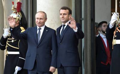 Владимир Путин - Эммануэль Макрон - Макрон заявил Путину о желании приехать в Россию в конце лета - vm.ru - Россия - Франция