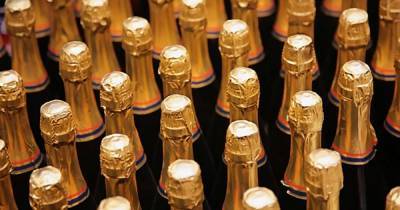 Во Франции из-за пандемии могут не продать 100 млн бутылок шампанского - ren.tv - Франция