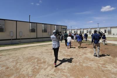 В США судья приказала освободить детей мигрантов из тюрем из-за пандемии - lenta.ru - Сша - штат Калифорния