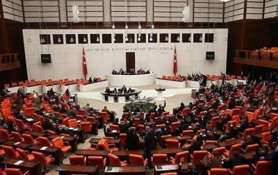В Турции трое депутатов парламента заразились COVID-19 - korrespondent.net - Турция - Того