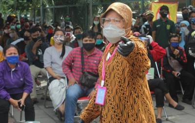 Мэр индонезийского города на коленях извинилась за вспышку COVID-19 - korrespondent.net - Индонезия - Jakarta