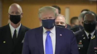 Трамп впервые с начала пандемии коронавируса появился на публике в маске - piter.tv - Сша