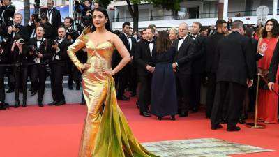 Амитабх Баччан - У актрисы Айшварии Рай выявили коронавирус - russian.rt.com - Индия
