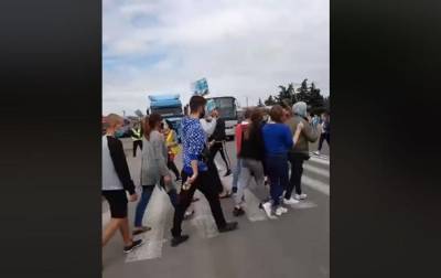 В Коблево из-за карантина люди перекрыли трассу - korrespondent.net - Одесса