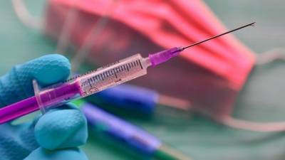 Вакцина от коронавируса может поступить в гражданский оборот через месяц - 5-tv.ru