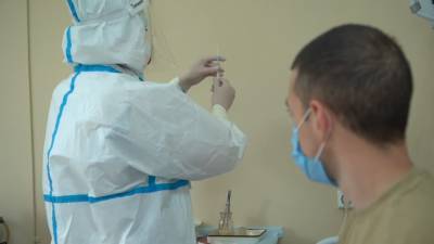 Добровольцам ввели второй компонент вакцины против коронавируса. - riafan.ru