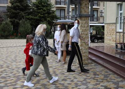 Минздрав разрешил санаториям принимать туристов без справок о коронавирусе - tvc.ru