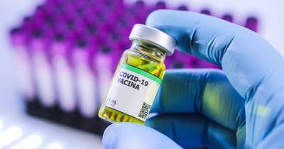 В США раскрыли первые данные испытаний вакцины на людях от COVID-19 - ren.tv - Сша
