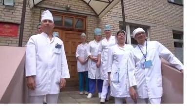 Первых добровольцев, на которых испытали вакцину от CoViD-19, выписали из больницы - piter.tv - Россия