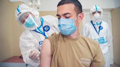 «Результаты будут известны до конца июля»: в России выписали первых добровольцев, испытавших вакцину от COVID-19 - russian.rt.com - Россия - Москва